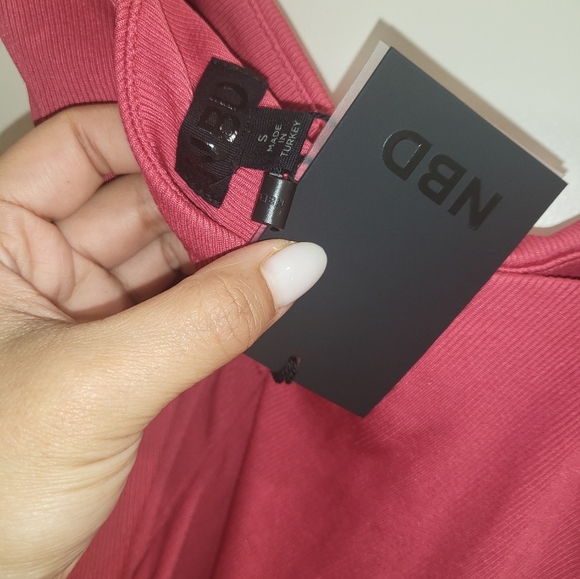 D3. NWT NBD XTINA MINI DRESS IN HOT PINK SIZE SMALL - Picture 4 of 4